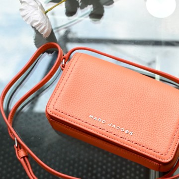 MARC JACOBS 馬克賈伯 素色皮革斜背迷你單肩包.甜瓜橘