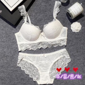 三排扣蕾絲性感文胸夏季無痕可拆卸肩紅色本命年內衣套裝聚攏薄款