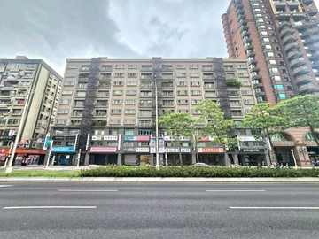 忠孝復興捷運旁噴錢九米大面寬金店｜台北市大安區忠孝東路三段