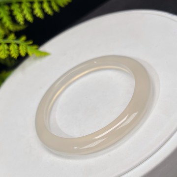 精品 香檳白瑪瑙手鐲 52MM 冰潤起光玉髓手環 脈輪頻率共鳴靈性