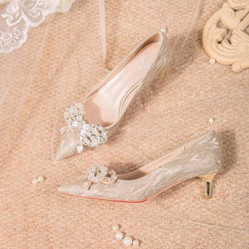 法式婚鞋女主婚紗秀禾兩穿2025年新款新娘鞋不累腳伴娘水晶低跟鞋
