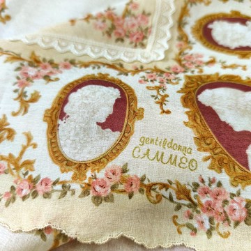 Gentildonna Cammeo 復古手帕 23 x 22.5 英吋