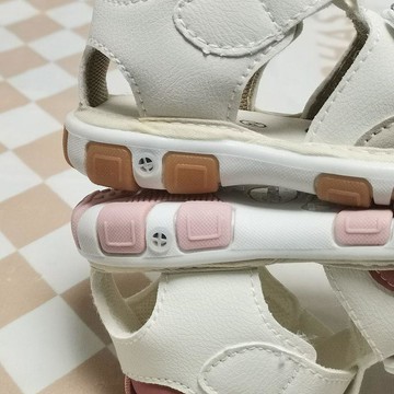 熱賣冠軍🥇2不夾小腳趾防側漏1歲女包跟夏季涼鞋叫叫鞋子防滑學步鞋ABX7