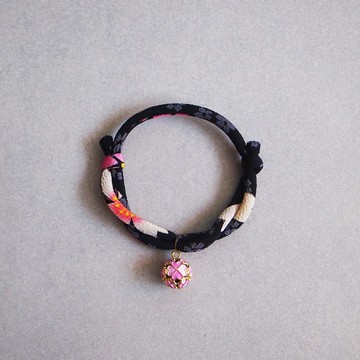 日本犬貓和布頸圈 項圈(可調式)--黑櫻+粉幸運草圓鈴_S號