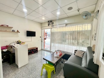 鼎山家樂福正路首排｜黃金三角窗超顯眼燙金透店｜高雄市三民區鼎山街