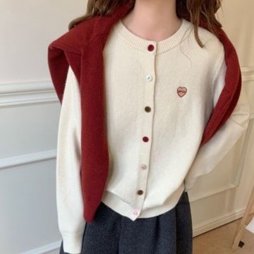 La Belleza圓領愛心刺繡彩色開釦毛衣外套氣質甜美雙溫暖針織外套