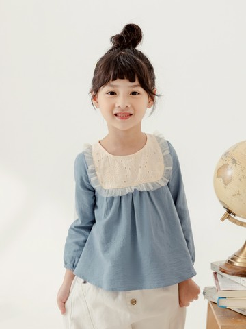 純棉蕾絲拼接網紗領半開襟後開釦傘擺上衣