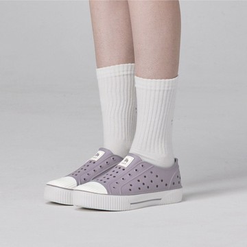 moz瑞典駝鹿 雙色洞洞餅乾水鞋 (奶蓋芋圓牛奶) 防潑水-附鞋扣