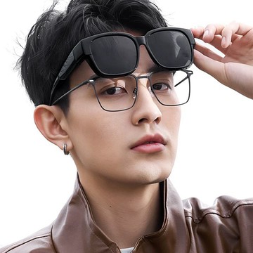 【ALEGANT】休閒時尚曜影黑方框全罩式寶麗來偏光墨鏡/外掛式UV400太陽眼鏡/包覆套鏡