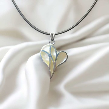 MODACore 摩達客 - 拼接愛心皮繩項鍊 (F SIZE)