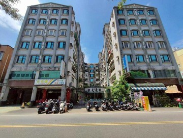 陳遠凰~近宜蘭大學狀元豪邸低樓層方正華廈｜宜蘭縣宜蘭市女中路三段