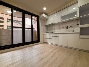 河堤裕誠商圈★全屋全新整理明亮三房平車｜高雄市三民區民族一路