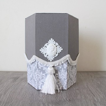 French Chic Damask Pattern Cameo Motif Lace Frill Tassel 隱形桌面垃圾桶防塵盒 [定制]