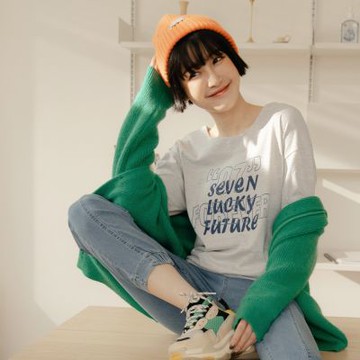 OB嚴選中大尺碼-純棉率性英文印花長袖上衣《AB18038》