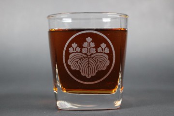 五十三泡桐岩玻璃