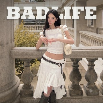 BADLIFE - MORSELA SAND｜流蘇短裙套裝 一字領荷葉邊上衣 女款兩件式辣妹穿搭