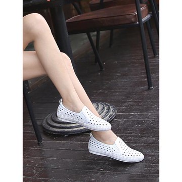 小白鞋女大碼41一43百搭夏季真皮平底透氣夏款輕便軟底女鞋顯腳小