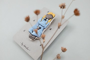 by.dorisliu 無面女孩 扣針