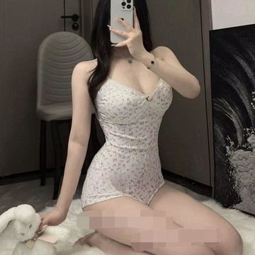 限定販售🎀2026夏季純欲風V領少女蕾絲花朵緊身小衆設計吊帶包臀連體衣短裙8K2D