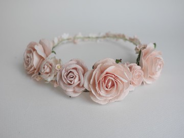 紙花、花冠、髮帶、婚禮、淡粉色、柔粉色與白色。