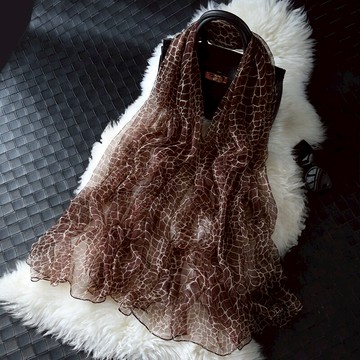 桑蠶絲絲巾女春秋薄款咖啡色石頭紋印花百搭長款媽媽款真絲圍巾冬1入