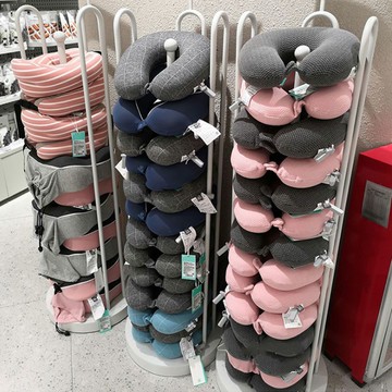 【免運/可開票】置物架 超市貨架 倉儲貨架 展示架 商超貨架 陈列架 優品u型枕展示架護頸枕鐵藝多功能陳列架展示櫃乳膠枕頭組裝貨架