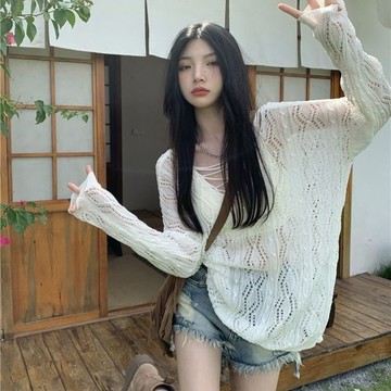 台灣出貨 海邊白色鏤空薄款針織防曬罩衫女春季外搭設計感V領別緻透視上衣 長袖t恤 防曬衫 罩衫 薄罩衫上衣 透膚t