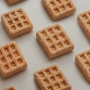 羊毛氈手作 華夫餅乾 Waffle 胸針/別針/磁鐵/冰箱貼/髮夾髮飾