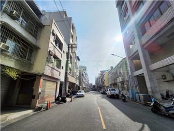 超值釋出!!草衙站SKM Park正路上騎樓透天｜高雄市前鎮區和昌街