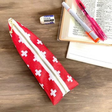 【十字圖案】疊緣 四面體筆袋 紅色 北歐 十字 壓紋