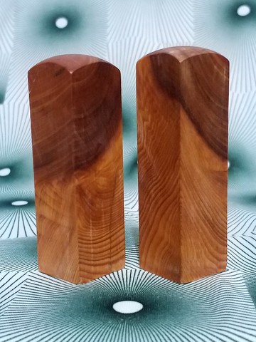 台灣檜木7分印章閃光 1對 7*2.1cm正方 ~A6 ~1支有裂痕
