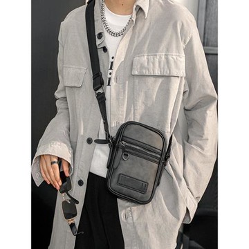 日韓時尚單肩包男潮牌休閑斜挎包男士運動小跨包韓版青年手機包