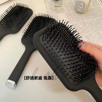 台灣出貨 經典黑色磨砂氣囊梳軟齒 按摩梳舒適 易梳不卡頭髮梳子頭皮按摩梳 時尚按摩頭皮梳 超大梳子寬梳子按摩梳子 氣墊梳