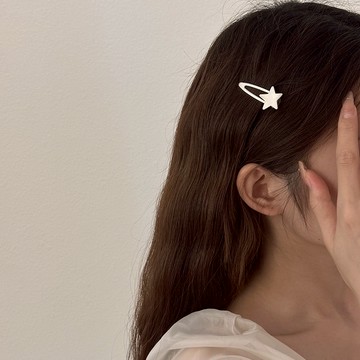【太妮絲W186】現貨 銀色星星髮夾 韓系金屬髮夾 女生髮飾 五角星邊夾 鴨嘴夾 氣質髮卡 銀色夾子 夾 韓 金屬夾