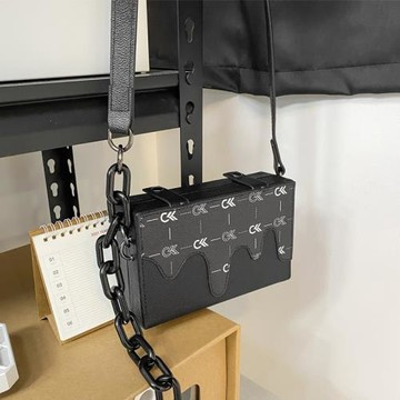 單肩包男士包包定型硬殼小方包新款時尚潮流青年休閑潮牌斜挎包男