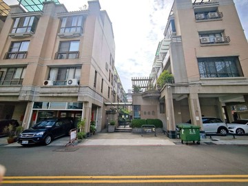 北屯震後四維捷運站 住商合一臨路別墅｜台中市北屯區平興街