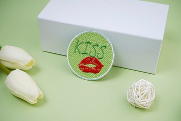 【刺繡布貼】紅脣 KISS