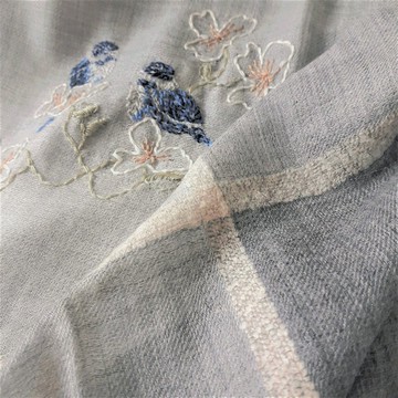 手工刺繡畫 超薄300支 全羊絨圍巾 (樹上小鳥)免費手綉英文字母