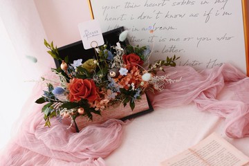 時光花頁。名片座花禮 升遷 永生花 開幕