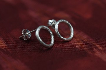 手工敲花圓形線條耳環 (E0182)