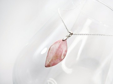花田月下 | 天然玫瑰石 手工切磨 葉形玉墜 項鍊 送禮 薔薇輝石