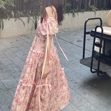 泡泡袖露鎖骨一字肩初戀碎花連衣裙子2022年春夏季新款女法式甜美