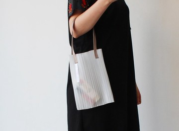 zero: Pleats bag - S (條紋): 皺褶包 輕盈 透視 透明感