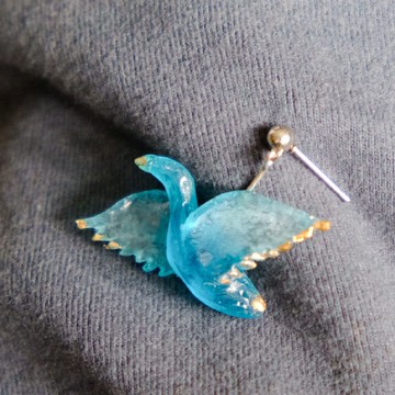 【飛ぶ鳥】Sea Glass Flying Bird Ear Rings 海玻璃飛鳥紙鶴耳環
