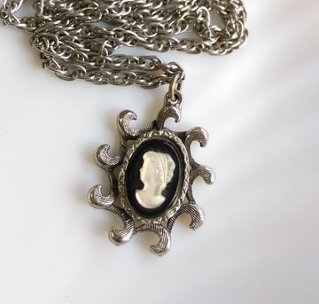Vintage Jewelry CAMEO 銀色調 仕女浮雕 項鍊