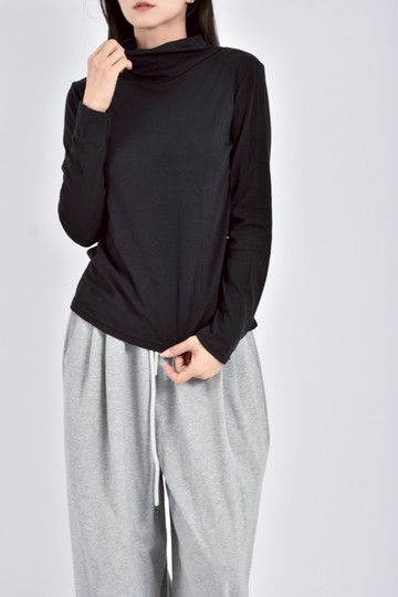 (S) 高領素面黑色長袖上衣