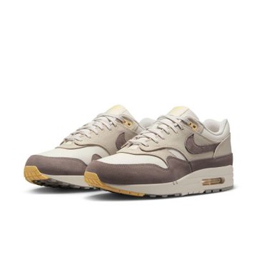 NIKE 慢跑鞋 男鞋 運動鞋 氣墊 緩震 AIR MAX 1 PREM 米咖 IB6390-001