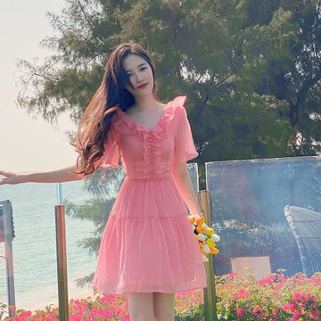 法式茶歇小飛袖粉色連衣裙女夏季溫柔V領荷葉邊A字裙顯瘦短款裙子