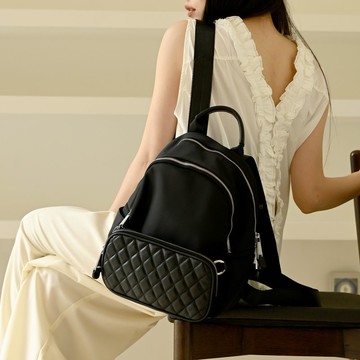 菱格拼接-銀圈扣後背包-黑色