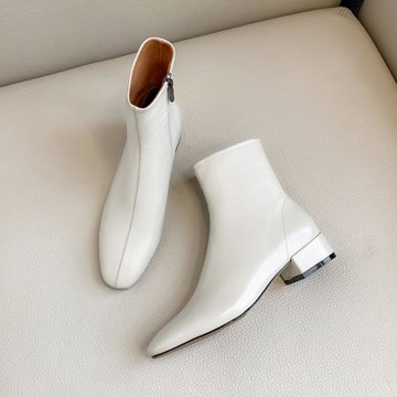 白色短靴女平底瘦瘦靴春秋單靴2025年新款真皮馬丁靴低跟方頭裸靴
